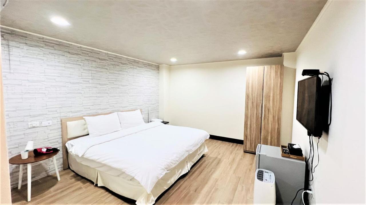 Shining House Apartment Тайнан Екстериор снимка